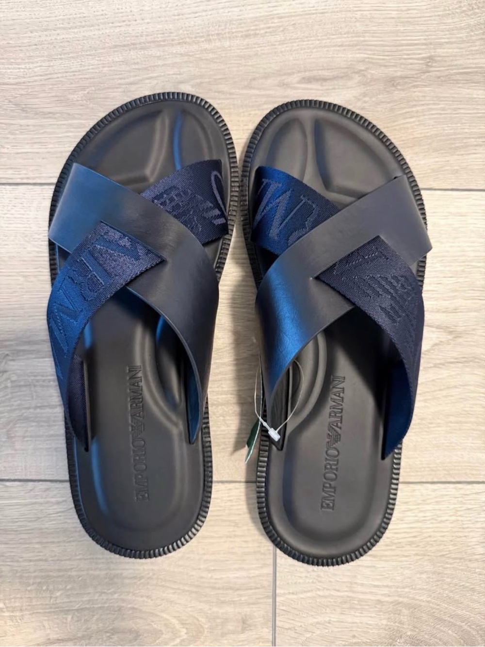 NWT Emporio Armani Menโs Leather Cross-Over Logo-Tape Sandals Black/Navy